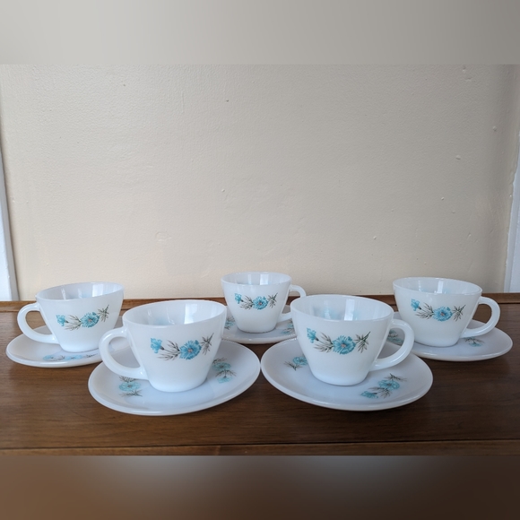 VINTAGE 1950's Fire King Bonnie Blue Carnation Milk Glass Teacup/Saucer Set of 5 - Picture 2 of 16